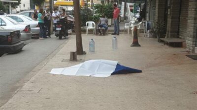 سقوط امرأة من شرفة منزل
