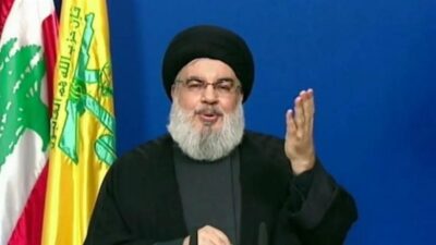 لا يمكن قراءة تداعيات أحداث الطيونة – عين الرمانة من منظارٍ واحد أو زاوية واحدة. آثارها كثيرة، ومنها ما يتّصل بالانتخابات النيابيّة وتحالفاتها، وبالكثير من العلاقات السياسيّة.   ما من قصفٍ كلاميّ من معراب باتجاه الصيفي. الجبهة مفتوحة في مكانٍ آخر. حين يتحدّث سمير جعجع عن الانتخابات وتحالفاتها يذكر، بلغة الأسف، أنّ التحالف مع “الكتائب” كان ليفعل فعله في بعض الدوائر. قد يؤدّي، مثلاً، الى إسقاط جبران باسيل في البترون. معركة جعجع مفتوحة اليوم مع حزب الله، وهو حقّق منها أكثر من مكسبٍ حتى الآن. لا وقت للمعارك الجانبيّة، بل الحاجة ماسّة لـ “رصّ الصفوف”، الشكلي على الأقل، خصوصاً بين القوى التي كانت تشكّل تحالف ١٤ آذار، وقد “انفخت دفّهم” وتفرّقوا، بلا عشقٍ. سعد الحريري ووليد جنبلاط تركا جعجع وحيداً اليوم، انتقاماً ربما. وحده حزب الكتائب ورئيسه ينسجمان مع مواقف جعجع في الفترة الأخيرة. يدرك الجميّل أمرين:  – معركته الكبرى هي أيضاً مع حزب الله، إذا أراد ألا يخسر هويّته المسيحيّة، فتُلصق به، أكثر، تهمة التوجّه يساراً. – معارضة جعجع في هذه المرحلة غير مربحة، ما دام أصبح رأس حربة في مواجهة الحزب.  استوجب ما سبق كلّه تغييراً في الخطاب، من دون أن نغفل وجود شخصيّات داخل “الكتائب” تؤيّد التقارب مع “القوات”. هل يعني ذلك الوصول الى تحالفٍ انتخابي؟ الجواب محسومٌ بالنفي. هو وقفٌ لإطلاق النار، لا أكثر، قد يستمرّ أو يتوقّف وفق الظروف والمصالح، علماً أنّ حزب “القوات” يجد مصلحةً بالتحالف أكثر من “الكتائب” الذي يجد مصلحته أكثر مع الثنائي نعمة افرام – ميشال معوض، وبعض مجموعات المجتمع المدني.