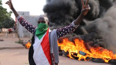 وسائل إعلام عبرية: واشنطن تدعو تل أبيب لـ”التدخل” في أزمة السودان