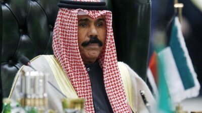 أمير الكويت يقبل استقالة الحكومة