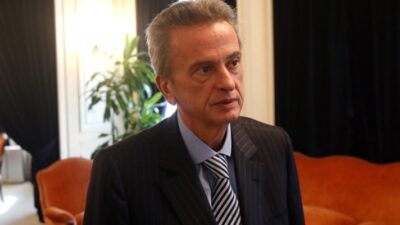 مصرف لبنان يستأجر شقّة من الحاكم في باريس: «متران مربّعان» بنصف مليون دولار