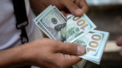 سعر صرف الدولار في السوق السوداء تجاوز عتبة الـ21 الف ليرة