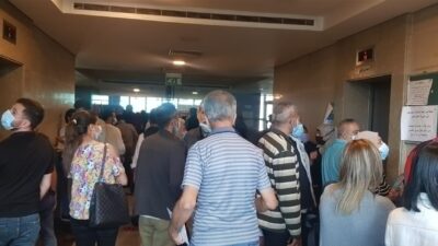 اشكال وتحطيم للزجاج في وزارة التربية (فيديو وصور)