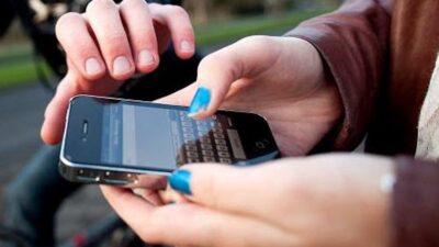 للمراهقين… احذروا الشاشات الذكية