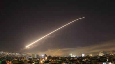 من لبنان.. إسرائيل تستهدف شحنة أسلحة لـ”الحزب” في سوريا!