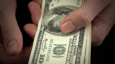 تطبيقات الدولار: عمليات مضاربة وهمية