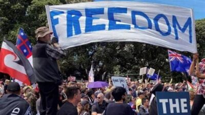 احتجاجات في نيوزيلندا رفضاً للإغلاق وفرض التطعيم