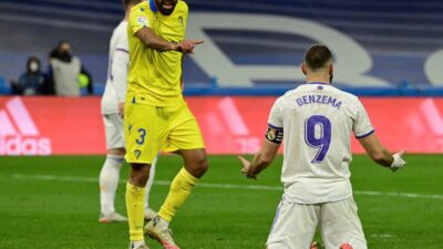 قادش يفرمل ريال مدريد ويسدي خدمة لإشبيلية