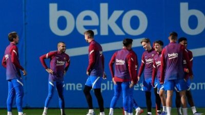 “كورونا” يضرب فريق برشلونة