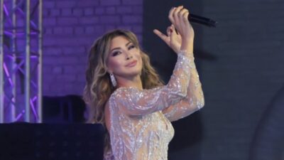 نوال الزغبي تسحر الجمهور بالأسود