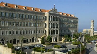استقالة الحكومة كنزع جهاز التنفس عن بلدٍ ينازع