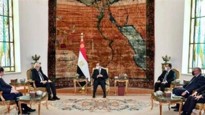 مصر تستغرب الشلل الحكومي: “إعملوا أيّ حاجة