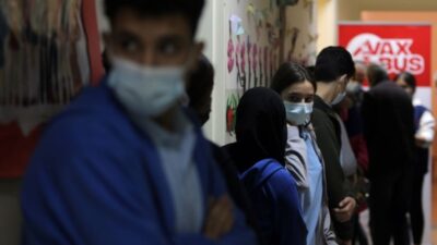 «أوميكرون» نحو الانتشار المحلي