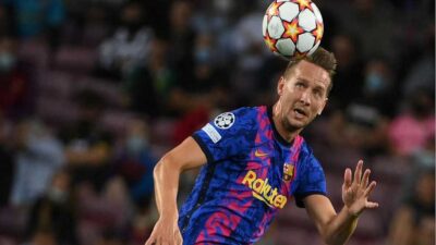 برشلونة على وشك التخلص من دي يونغ