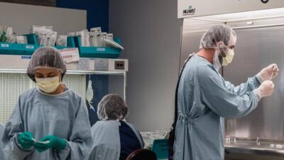الولايات المتحدة تسجل قفزة قياسية بإصابات كورونا