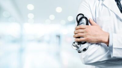 نقابة الأطباء: لإقرار مشاريع قوانين متعلقة بالحصانة للطبيب