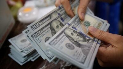 انطلاقة مرتفعة لدولار السوق السوداء اليوم