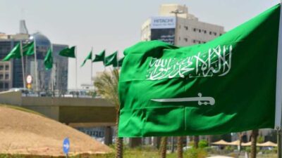 بالصور: الثلوج تغطي جبل اللوز في تبوك السعودية