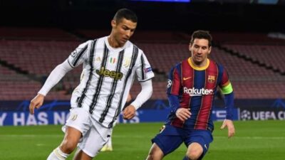 عاجل.. رونالدو وميسي وليفاندوفسيكي يقودون التشكيل الأفضل في عام 2021