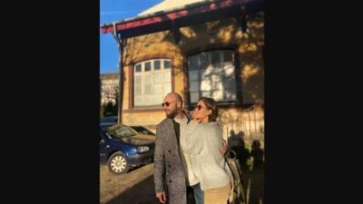 مكسيم خليل يلفت الأنظار وزوجته سوسن أرشيد بإطلالته الأحدث معها