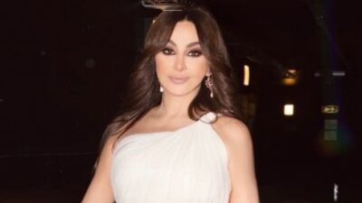 إليسا بإطلالة تسعينية مميزة… وضحكتها حديث المتابعين!