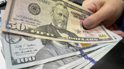 هذا القرار سيؤدّي إلى إرتفاع الدولار بشكلٍ “جنونيّ”