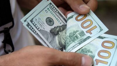 تراجع سعر صرف الدولار في السوق السوداء يستمر… كم بلغ حتى الساعة؟