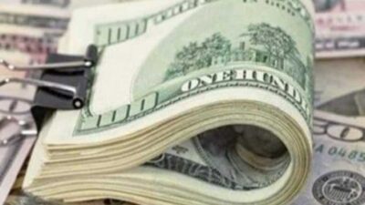 هل يؤدّي التراجع المتسارع للدولار إلى توحيد سعر الصرف؟!