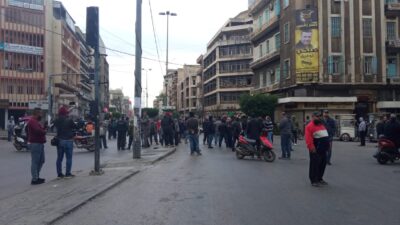 قطع الطريق عند إشارة عزمي