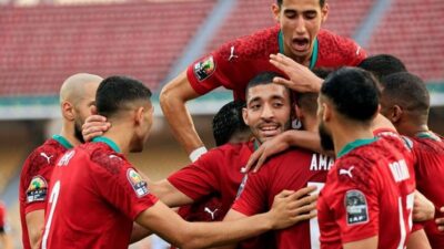 المغرب يعبر جزر القمر بثنائية ويتأهل إلى ثمن النهائي