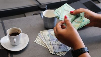 “هبوطٌ” جديدٌ للدولار… كم بلغ صباح اليوم؟
