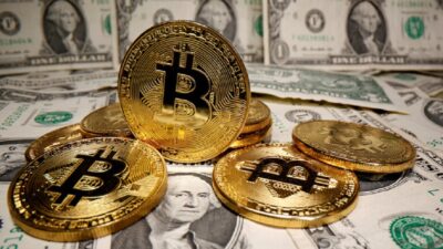بيتكوين يتراجع إلى ما دون 34.2 ألف دولار