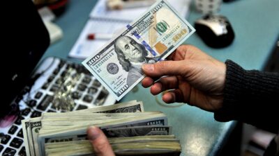 على وقع الاحتجاجات… دولار السوق السوداء ينخفض