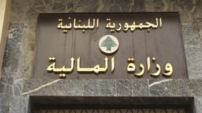 هل يقبض الموظفون المساعدة المالية يوم الإثنين؟