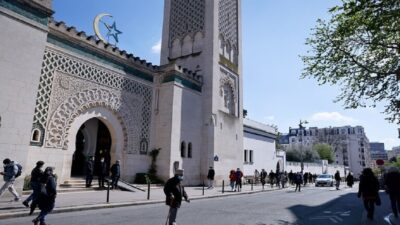 فرنسا… استهداف مسجد تركي بزجاجات حارقة