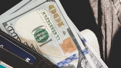 صيرفة تترنّح والطلب يتزايد على الدولار