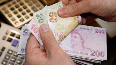 الليرة التركية تواصل التراجع أمام الدولار