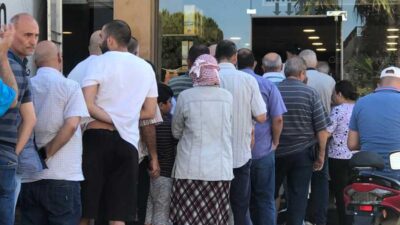 أزمة الرغيف تتفاقم في الشمال والحركة شبه متوقفة في محطات الوقود