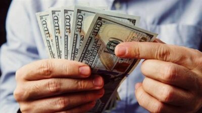 كم بلغ سعر الدّولار في السّوق السّوداء؟