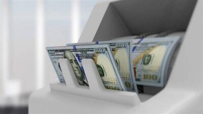 كم بلغ سعر الدولار في السوق السوداء؟