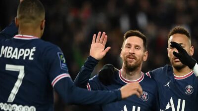 ميسي “يصنع المعجزات” بعيداً عن الملاعب
