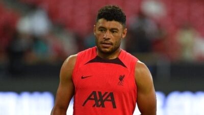 إصابة لاعب ليفربول أوكسليد-تشامبرلين