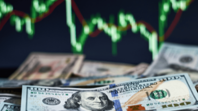 الدولار يتجه للانخفاض مع ترقب رفع أسعار الفائدة
