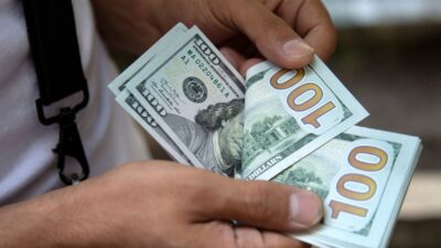 ماذا حلّ بالدولار بعد رفع الفدرالي الأميركي الفائدة؟