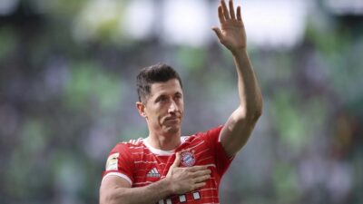 ليفاندوفسكي يهاجم بايرن ميونيخ في أول مقابلة