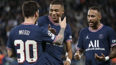 مبابي طالب سان جيرمان بالاستغناء عن نيمار