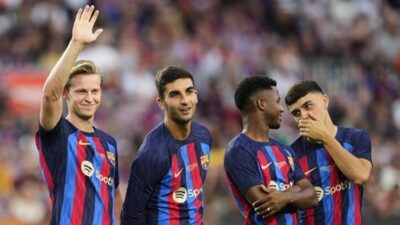 مخالفات قانونية في عقود بعض لاعبي برشلونة