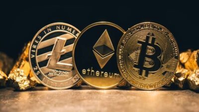 بقيادة بيتكوين.. هبوط جماعي في أسعار العملات الرقمية