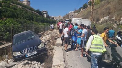 جرحى بينهم طفل بحادث سير