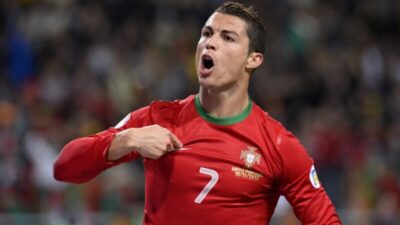 مدرّب مانشستر يونايتد: كريستيانو لا يرغب في الرحيل